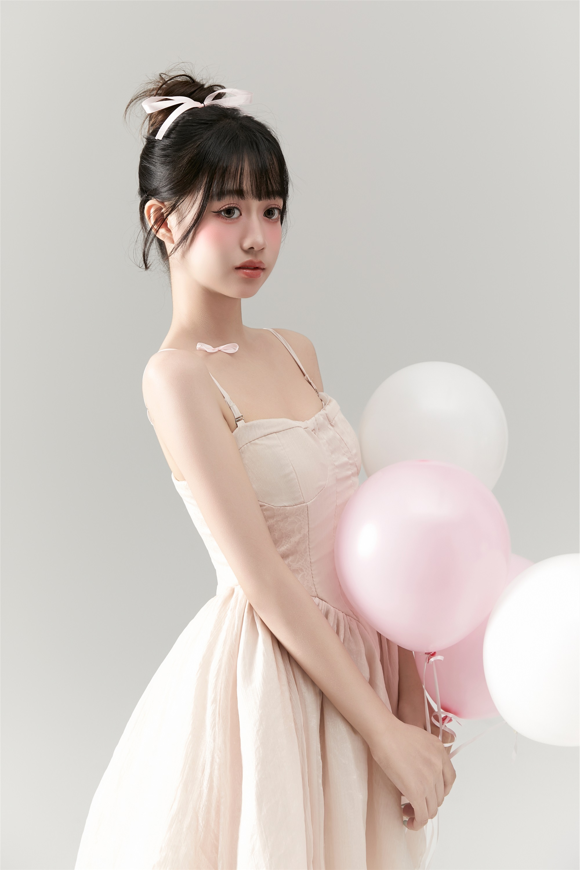 YITUYU艺图语 2025.01.01 芭蕾少女生日写真 菠萝包